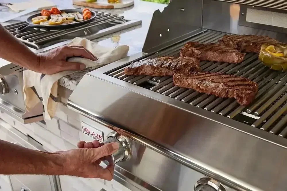 Blaze Professional LUX 34" 3 Burner Gas BBQ Grill with Rear Infrared Burner BLZ-3PRO - Image 3