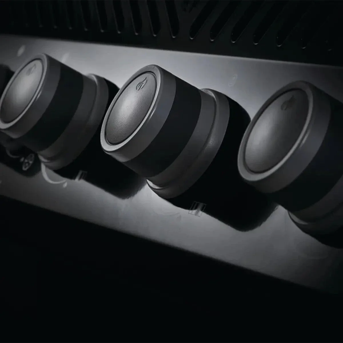 Napoleon Rogue 425 Gas BBQ Grill - Image 8