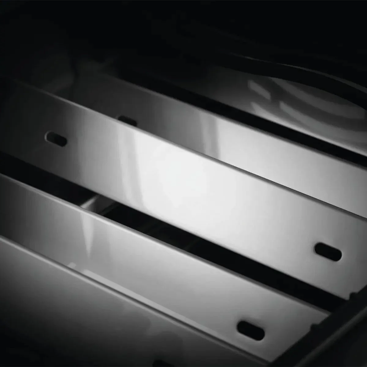 Napoleon Rogue 425 Gas BBQ Grill - Image 9